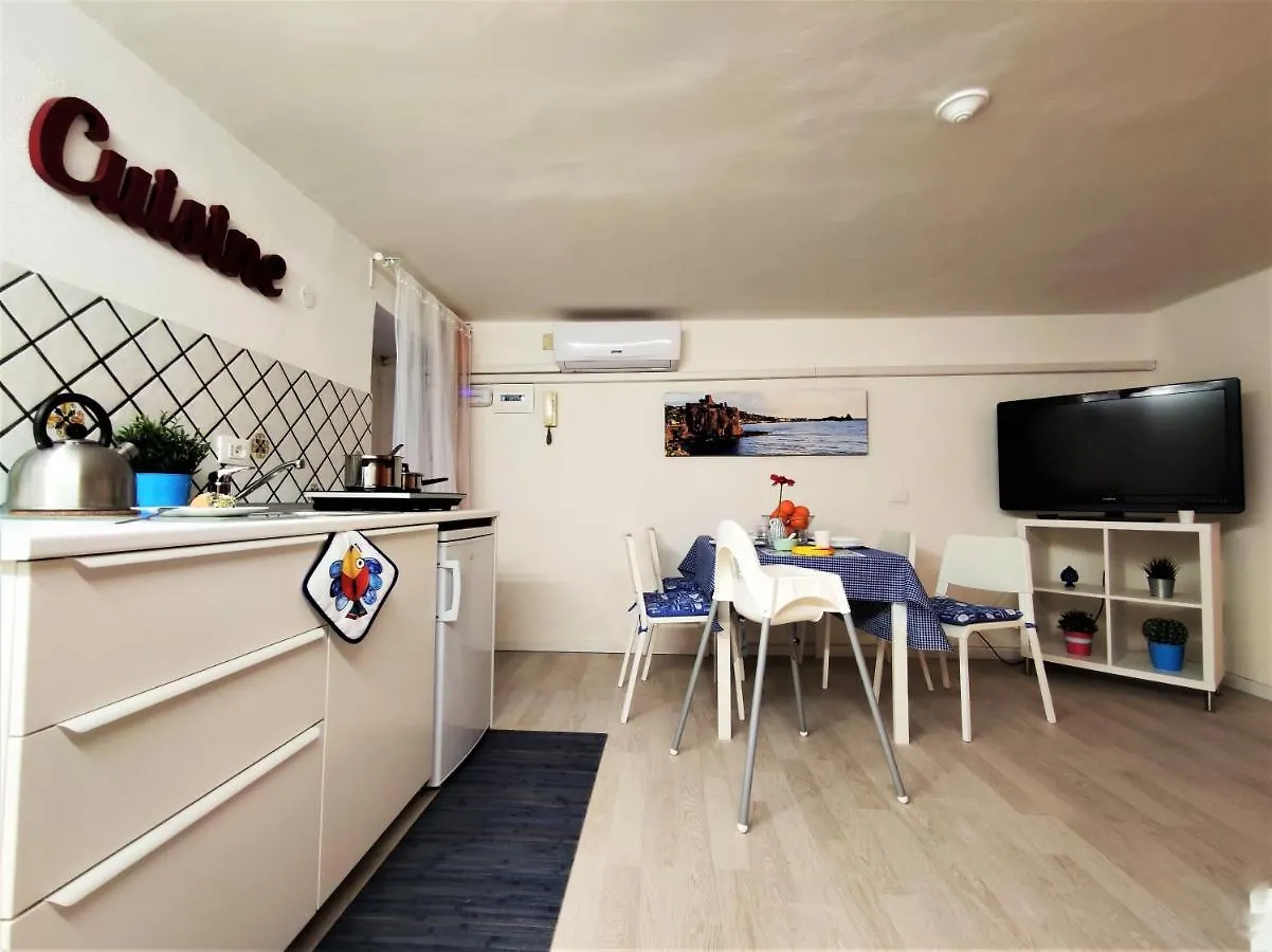 Central Apartments Caronda Mezzanine - Casa Vacanza Catania 0*,